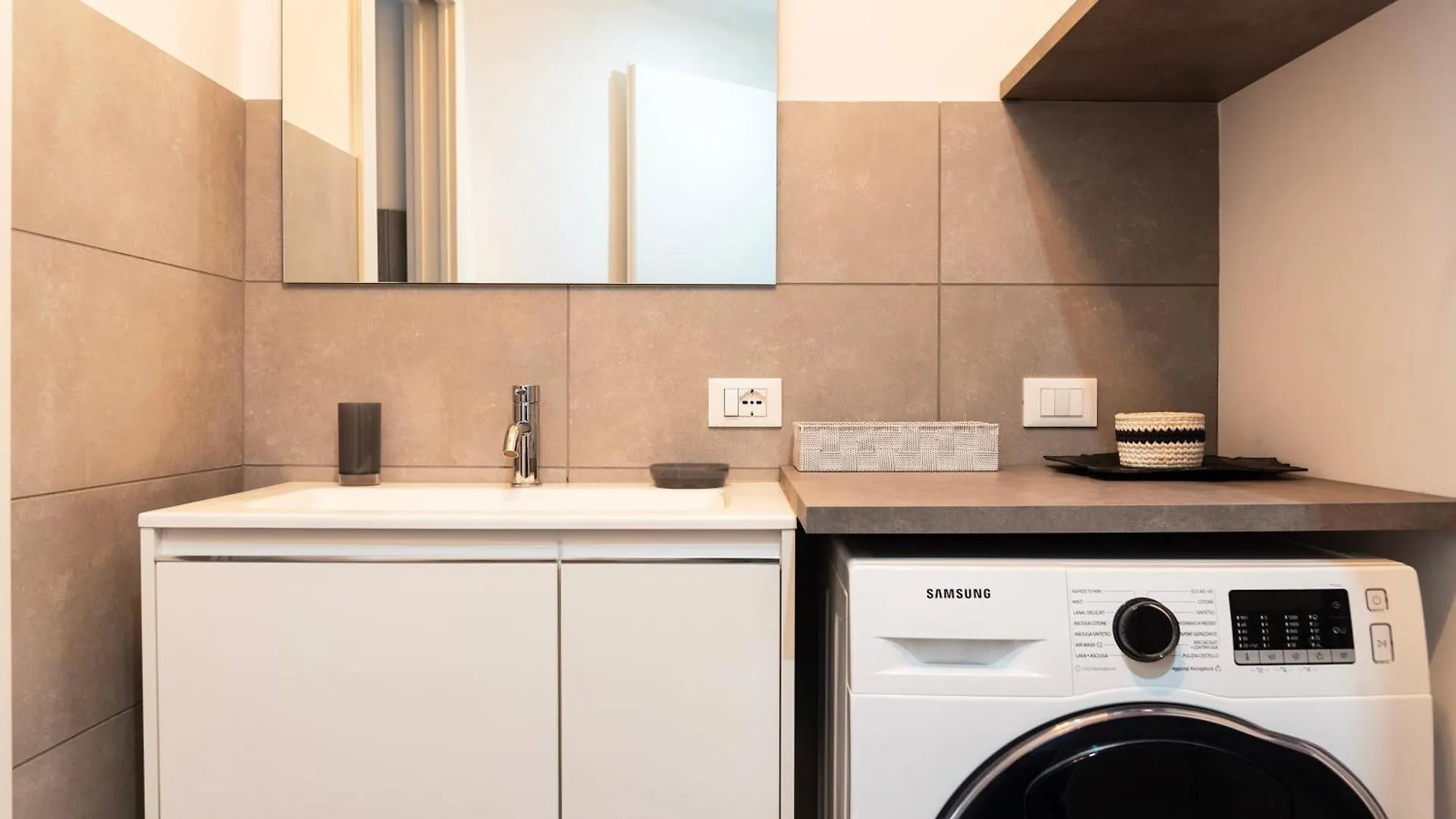 Youhosty - Cozy San Siro Apartment Milaan
