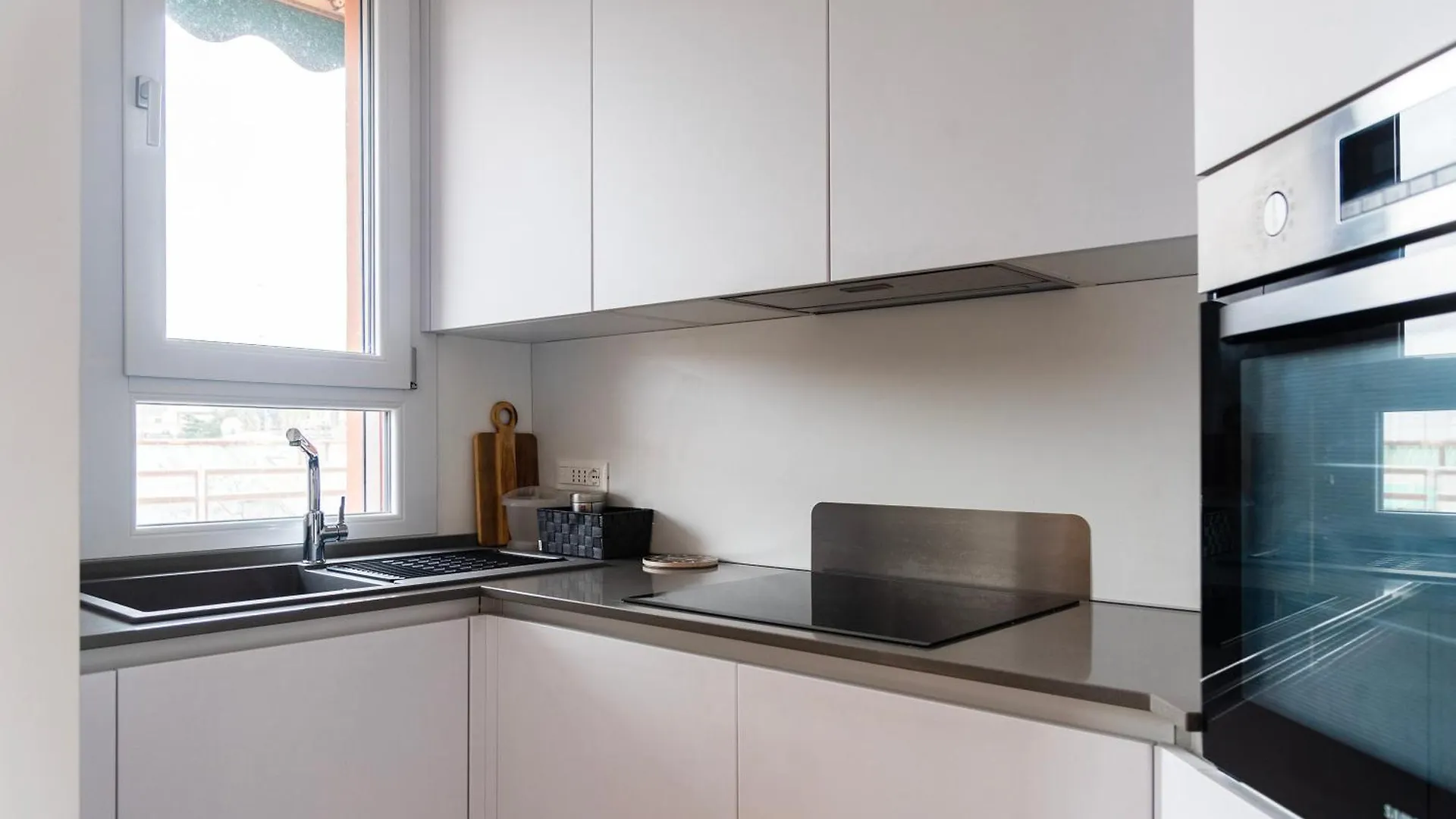 Youhosty - Cozy San Siro Apartment Milaan